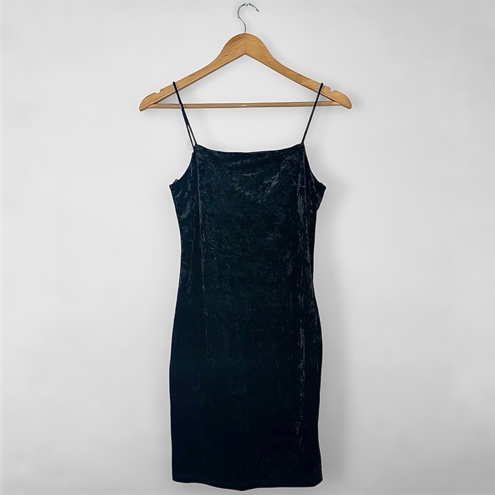New Elodie Elegant Black Crushed Velvet Mini Cocktail Dress in Small